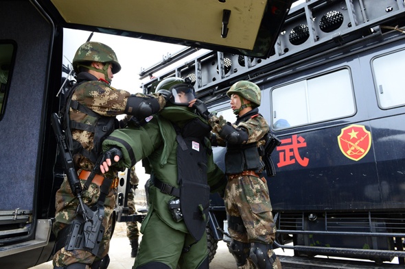 英國(guó)進(jìn)口MK5排爆服、SE153搜爆服各到貨20套！歡迎下單！