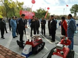 排煙機(jī)器人，滅火機(jī)器人亮相北京市全市應(yīng)急救援演練