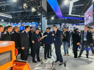 中國國際應(yīng)急展快訊：應(yīng)急管理部部長王祥喜了解凌天智能裝備集團無人化裝備創(chuàng)新與應(yīng)用情況！